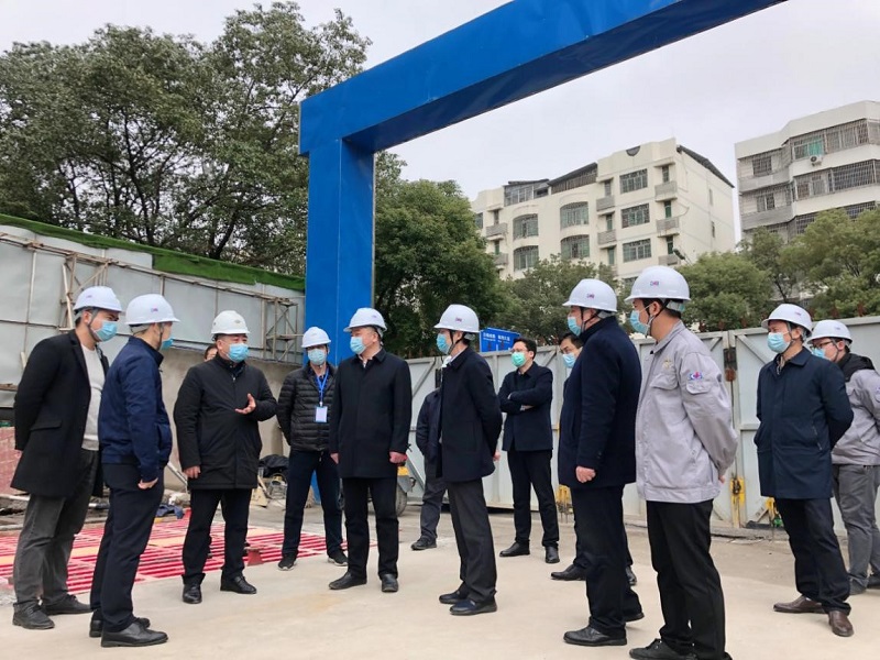 岳陽樓區(qū)區(qū)長(zhǎng)黃建文到和成大廈項(xiàng)目調(diào)研防疫復(fù)工工作