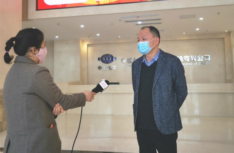 岳陽電視臺(tái)記者對(duì)公司總經(jīng)理周鴻進(jìn)行專題采訪