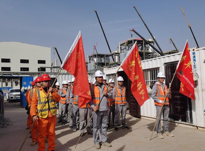 華北分公司榆林凈化項(xiàng)目舉行“創(chuàng)先爭優(yōu)”活動(dòng)授旗儀式